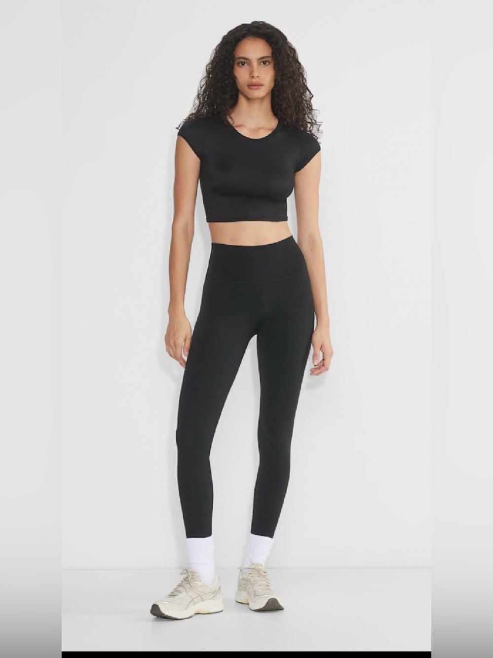 NWT-Aritzia Golden AirBUTTER™ Ready Cropped T-Shirt- Size Medium |